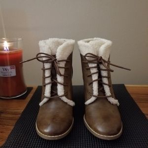 Womens sherpa lined block heel bootie